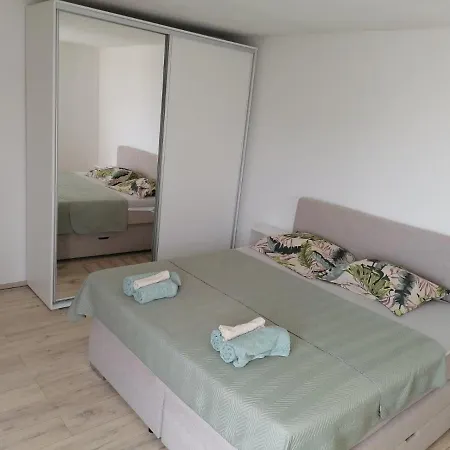 Apartman Leni דירה *